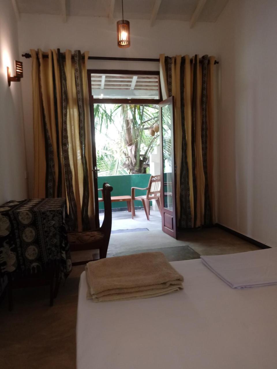 Unawatuna Backpacker Lodge Bagian luar foto