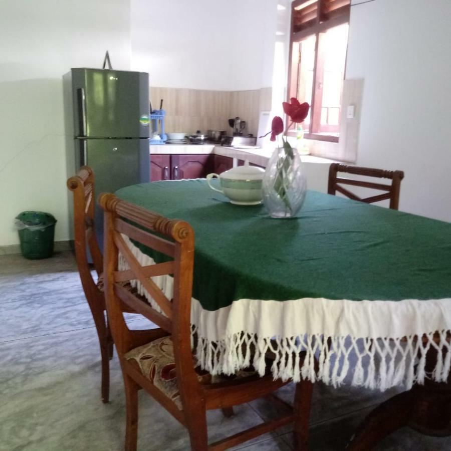 Unawatuna Backpacker Lodge Bagian luar foto